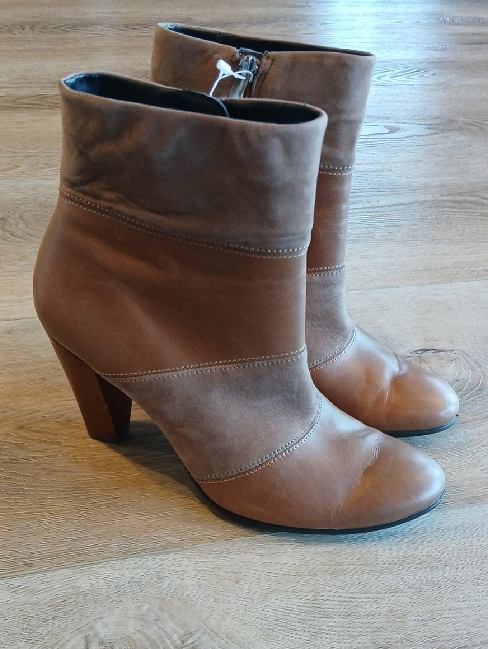 Ecco Women's Tan Leather Ankle Boots - Sleek Stacked Heel 38